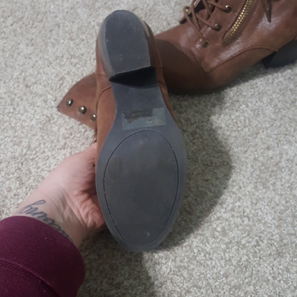 Boots - Picture 3 of 3